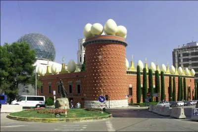 Nous nous sommes cotisés pour lui offrir un petit séjour à Figueras où elle pourra visiter les oeuvres d'un grand artiste. Quel est ce musée ?