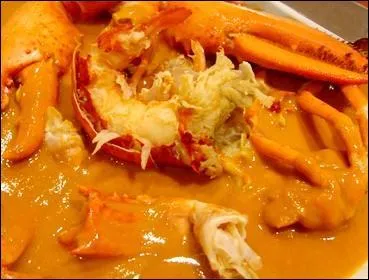 Voici le homard préparé avc une sauce à base de fumet de poisson, truffe, et coulis de homard :