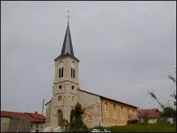 Village lorrain de 74 habitants, Neuville-en-Verdunois se situe dans le département ...