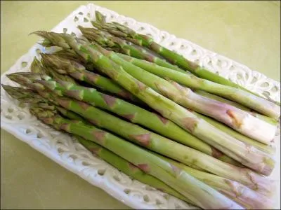 Que sont « los espárragos » ?
Indice : en français, elles sont de genre féminin et supplantent largement celles du pauvre.