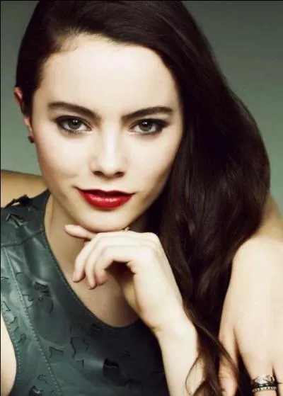 Freya Tingley incarne :