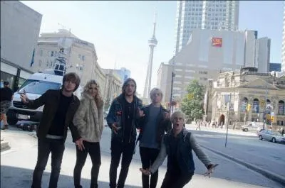 Comment s'appellent ses 3 frères ?