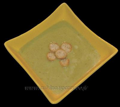 Il commence à faire froid, nous commençons le repas avec une soupe bien chaude qui va vous faire péter de joie ! C'est un potage "musard", de quoi est-il composé ?