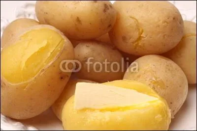 Des pommes de terre en robe des champs viennent accompagner notre viande. Comment ont-elles forcément été cuites ?