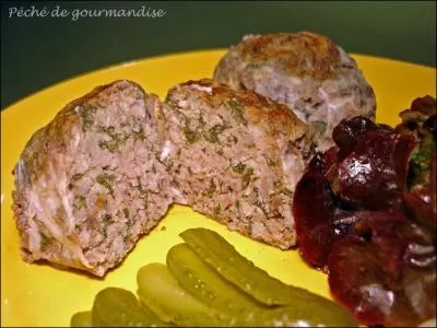 Quelle est cette préparation culinaire de cochonnaille, qui se mange chaude ou froide en entrée, spécialité ardèchoise ou drômoise ?