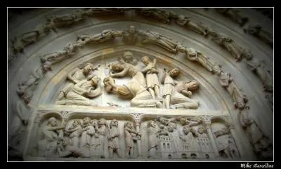 Que repr&eacute;sente ce fronton ?