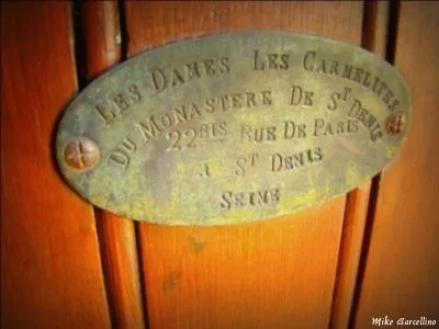 Qu'abrite l'ancien Carmel de Louise de France ?