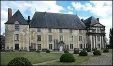 Nous partons visiter ce château situé dans la commune Puydômise d'Effiat. Pour ce faire, nous devons nous rendre en région ...