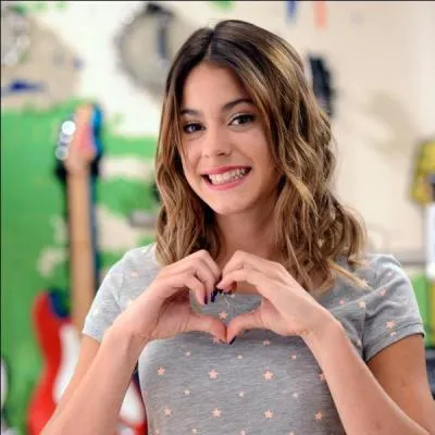 Violetta adore :