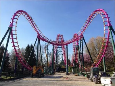 Dans quel parc d'attraction trouve-t-on l'Equalizer ?