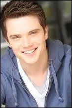 Qui est le petit ami de Trish ?