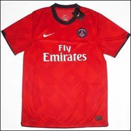 À cette époque le PSG était entraîné par Antoine Kombouaré. Ils ont fini 4e. Quelle était la saison où le PSG portait ce maillot ?