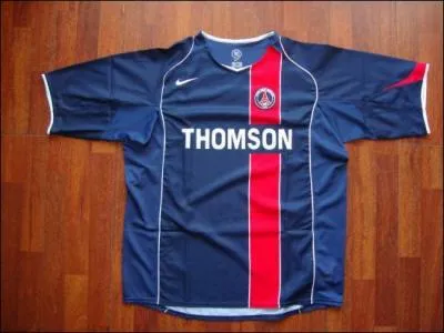 À cette époque le PSG était entraîné par Vahid Halilhodić puis par Laurent Fournier. Ils ont fini 9e. Quelle était la saison où le PSG portait ce maillot ?