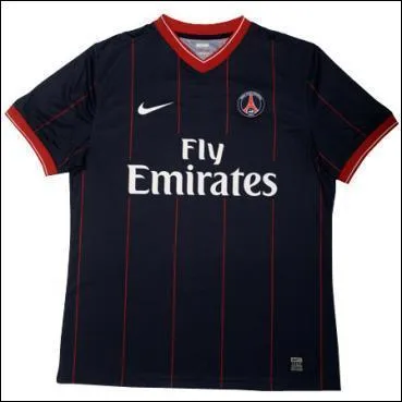 À cette époque le PSG était entraîné par Antoine Kombouaré. Ils ont fini 13e. Quelle était la saison où le PSG portait ce maillot ?