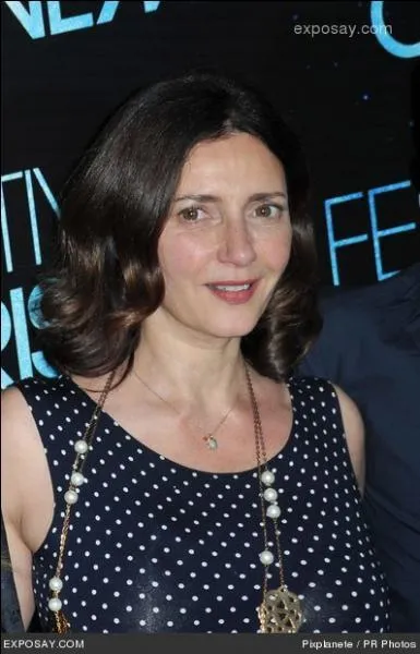 Quel est le nom de scène de Valérie Karsenti ?