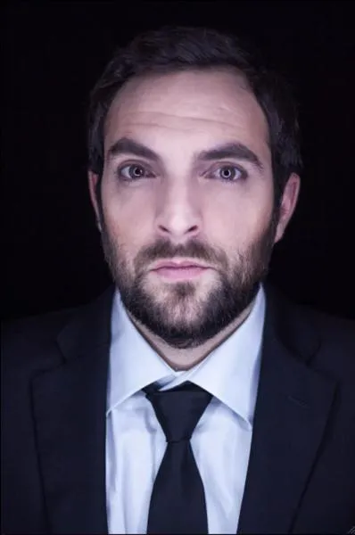 Quel est le nom de scène de David Mora ?