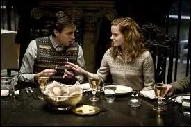 Avec qui Hermione va-t-elle à la soirée de Slughorn ?