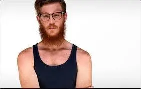 Comment s'appelle le candidat sur la photo ?