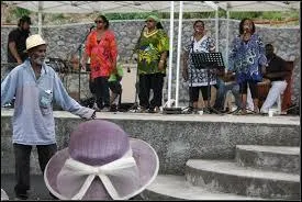 Comment nomme-t-on le lieu où sont implantés les forains ?