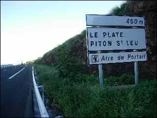 Sur quelle départementale est situé Le Plate ?