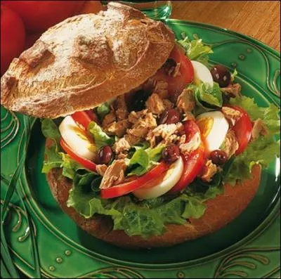 On est devenu un vrai niçois quand on sait que ce sandwich est...