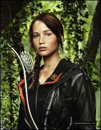Dans quel district Katniss se réfugie-t-elle après la destruction du 12 ?