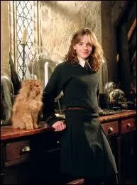 Cette magnifique jeune demoiselle n'est autre que...