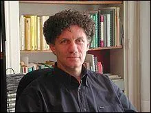 Qu'est-ce qui concerne cet homme ?