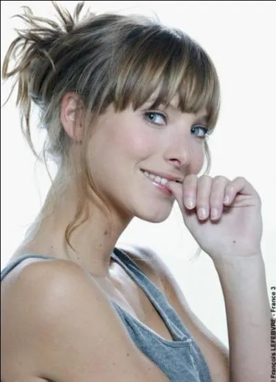 Avec qui Estelle est-elle en couple ?