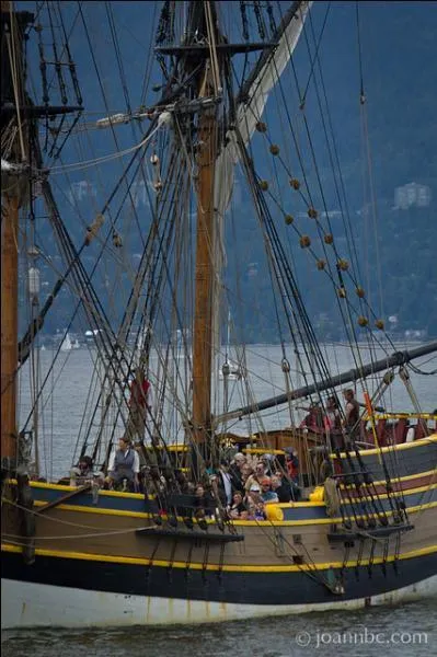 Comment s'appelle le bateau de Crochet ?