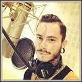 Dernière question et la plus importante... Savez vous pour quand est prévue la sortie du premier album de notre Maximilien ?