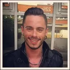 Quelle chanson a-t-il chanté à son premier direct ?