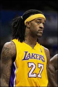 Quel est ce jeune intérieur de 27 ans qui disputera cette année sa quatrième saison sous le maillot des Lakers ?