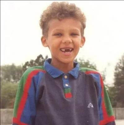 Comment s'appelle ce chanteur ?