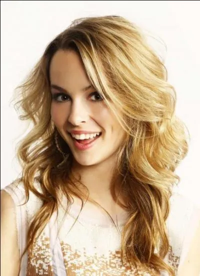 Dans quelle série joue Bridgit Mendler ?