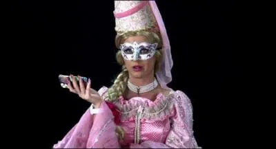 Et celui-là où Katy Perry est transformée en plusieurs personnes à la fois, c'est ?