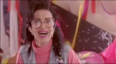 Comment s'appelle ce clip où elle est encore transformée ?