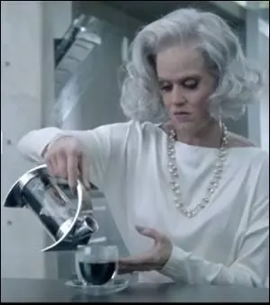 Dans ce clip Katy Perry a pris plusieurs années, elle est dans :