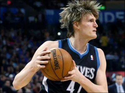 Avec quelle franchise Andrei Kirilenko alias "AK47" a-t-il disputé 10 saisons en NBA ?