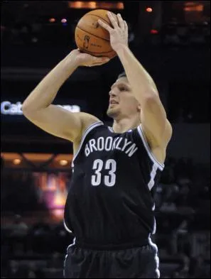 Quelle est la nationalité du shooteur des Nets, Mirza Teletovic ?