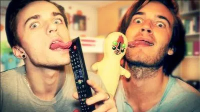 Selon quelques personnes, quel Youtuber Squeezie plagie-t-il ? (on est d'accord que ce n'est pas vrai )