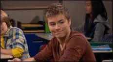 Où se sont rencontrés pour la première fois la fille de la question 1 et le garçon de la question 11 ?