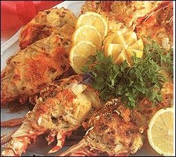 Quel mot définit ce homard agrémenté d'une sauce béchamel au fumet de poisson, truffes, et coulis de homard ?