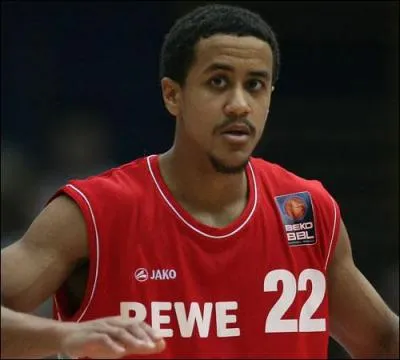 Avec quelle franchise Brian Roberts a-t-il joué ses deux premières saisons en NBA avant d'arriver durant l'intersaison ici à Charlotte ?