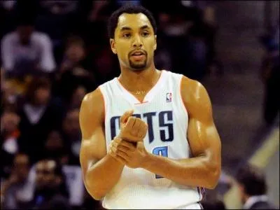 Cet homme n'est pas le plus "flashy" ni le plus populaire des joueurs de cette équipe et pourtant il est très efficace comme en témoigne ses 14 points de moyenne la saison dernière avec Charlotte, qui est-il ?