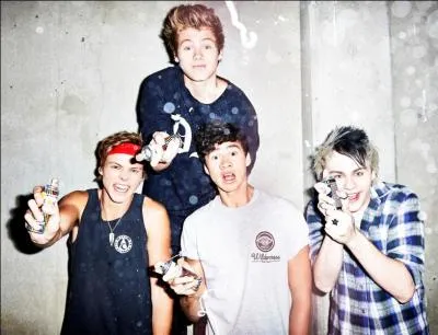 Qui Michael a-t-il embrassé pour la première fois ?