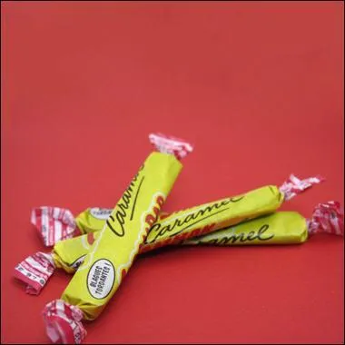 Les bonbons sur la photo sont au caramel mais ils existent à plein d'autres goûts.
