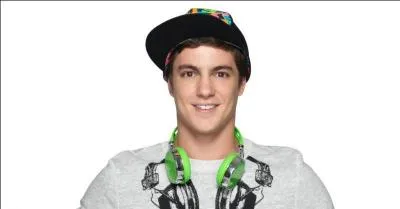 Comment s'appelle l'acteur qui joue Maxi ?