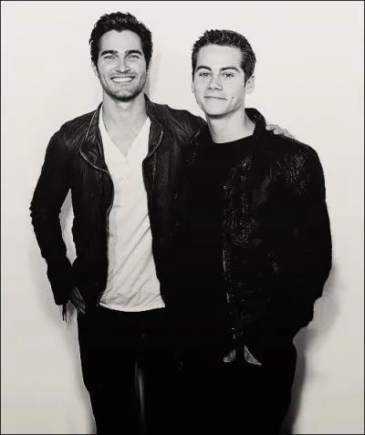 Qui a organisé la fête chez Derek ?