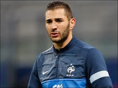 Quelles sont les deux équipes dans lesquelles joue Karim Benzema ?
